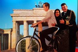 Replika Jokowi mengayuh sepeda hadir di Berlin