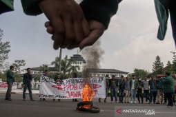 Aksi Evaluasi Setahun Pemerintahan Ridwan kamil