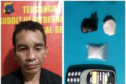 Amat genggam sabu-sabu di tangan kiri