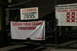 Pagar depan lokasi pencari suaka disegel orang tidak bertanggungjawab