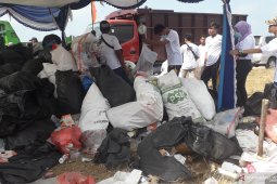 Kegiatan "world cleanup day" di Mentok kumpulkan dua ton sampah