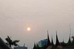 Akibat kabut asap, Jarak pandang di Sumbar hanya tiga kilometer
