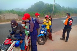 PMI Babel bagikan 7.000 masker ke warga terdampak asap karhutla