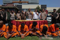 Polda Jatim bekuk enam kawanan pencuri mobil asal Banyuwangi