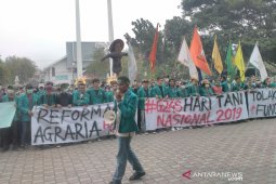 Ratusan mahasiswa demo DPR Aceh