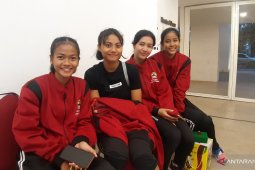 Pemenang estafet 4x100 putri senang banggakan kampusnya