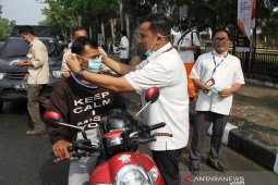 PLN Aceh bagi masker