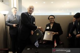 Minister Retno discusses economic, women issues with counterparts