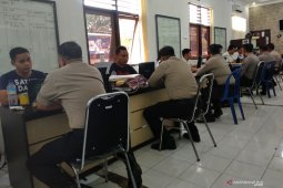 Polda NTB resmi menahan sembilan polisi tersangka penganiaya Zainal hingga tewas
