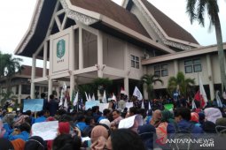 Mahasiswa "kepung" DPRD Kalbar
