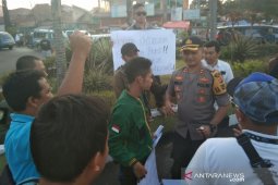 Aksi solidaritas wartawan Garut kecam kekerasan saat liputan