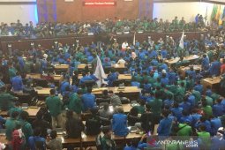 Demo mahasiswa, ruang sidang utama DPRA diduduki