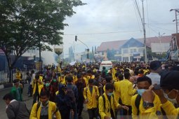 Rusuh, polisi bubarkan demo mahasiswa di Aceh Barat pakai gas air mata