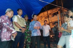 Wawali-Dandim kunjungi tempat pengungsian imbau warga Ambon pulang