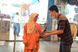Mengenal komunitas "berbagi nasi" (Bernas) di Jambi