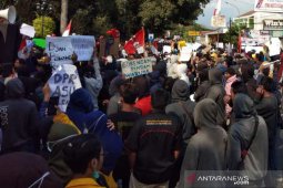 Ribuan pelajar-mahasiswa demo di DPRD Kota Magelang