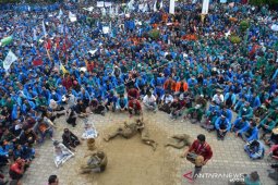 Ribuan mahasiswa duduki DPR Aceh