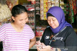 Bermodal ponsel, ibu rumah tangga ini bantu ekonomi keluarga