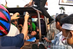 Unjuk rasa di Padangsidimpuan ricuh, polisi tembakkan gas air mata