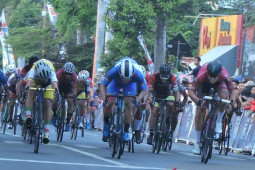 Tour de Banyuwangi Ijen, giliran pebalap Jepang menangi etape ketiga (Video)