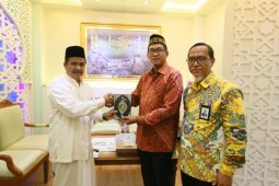 Diregsum PT PLN serahkan Al Quran untuk Masjid Raya Baiturrahman