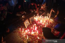 Di Simpang Lima, ratusan orang doakan Yusuf dan Randy