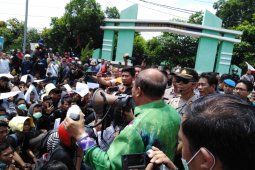 Mahasiswa demo ke DPRD Tebing Tinggi