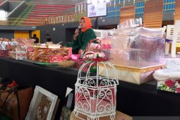 Usaha kerajinan hantaran pengantin di Kediri semakin diminati