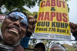 Aksi Tukang Gigi Menolak RKUHP