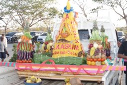 Sidoarjo jadikan "larung saji" sebagai ikon wisata bahari