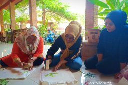 Ecoprint teknik membatik dengan media daun