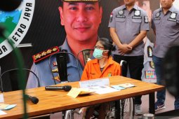 Putri Sri Bintang yang tersangkut narkoba anak tiri
