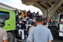 Demo DPR, Polisi cegat truk trailer pengangkut massa  aksi