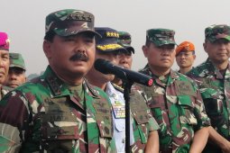 TNI bantu evakuasi ribuan  warga pendatang dari Wamena