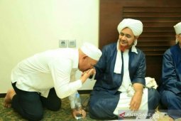 Wahid bersilaturrahim kepada Habib Umar bin Hafidz