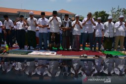 Kemarau panjang, santri Ponpes Tebuireng gelar shalat minta hujan
