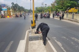Pengendara depan markas Brimob geger tas diduga berisi bom