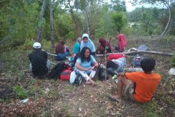 Warga Ambon kembali mengungsi setelah guncangan gempa beruntun