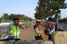 Pelantikan DPR,  pedagang masker dan handuk juga "siaga"