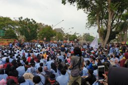 Bentuk penolakan sejumlah RUU, mahasiswa Palembang gelar aksi nyalakan lilin