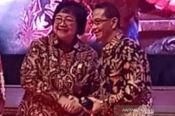 Berhasil membina Kampung Iklim Bupati HSS raih penghargaan Kementerian LHK