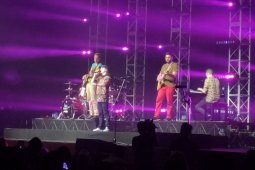 Pakai batik, Lukas Graham tampil perdana di Indonesia