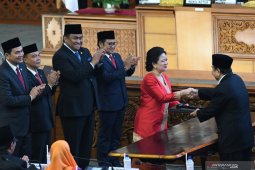 Puan  Maharani, perempuan pertama pimpin DPR