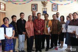 Pemprov Bali serahkan "celengan" ke lembaga kesejahteraan sosial