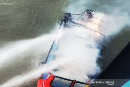 Speedboat terbakar diduga saat mengisi bahan bakar