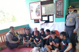 13 pendaki terjebak kebakaran di Gunung Raung tiba dalam kondisi sehat