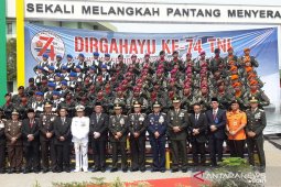 Kodam Tanjungpura gelar upacara parede pasukan HUT TNI ke-74