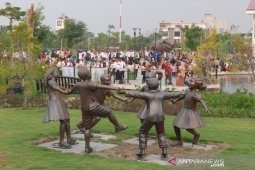 Pengunjung padati Taman Kiara Artha Park Bandung saat akhir pekan