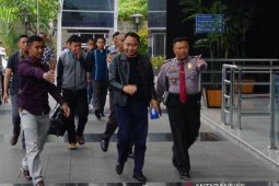 Bupati Lampung Utara tiba di gedung KPK