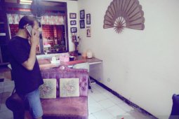 Lantai rumah warga di Ambon keluarkan hawa panas pascagempa magnitudo 6,5